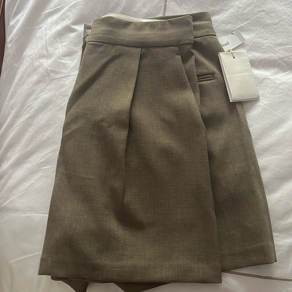 Aritzia Ibiza Short Size 12 NWT